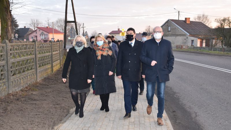 Bezpieczeństwo przede wszystkim. W Chylinie powstał długo wyczekiwany chodnik