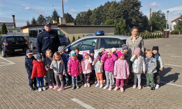 Spotkanie z Policjantem w Przedszkolu Gminnym we Władysławowie nt. bezpieczeństwa