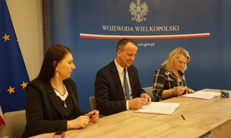 Umowy na dofinansowanie inwestycji podpisane. Ponad 3,5 mln zł dla Gminy Władysławów