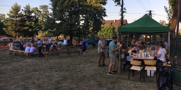 Radośnie przy ognisku w Jabłonnej