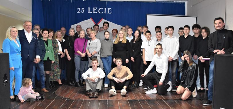 Szlifują sportowe talenty od 25 lat. Jubileusz UKS ,,Skoczek” Władysławów