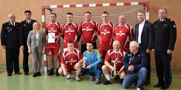 Druhowie rywalizowali o tytuł Mistrzostw Powiatu Tureckiego w Halowej Piłce Nożnej