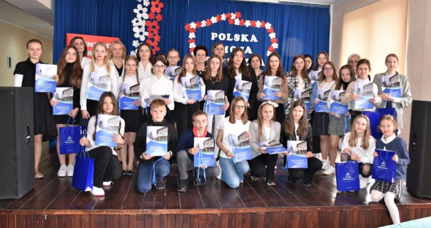 Patriotycznie w Szkole Podstawowej we Władysławowie