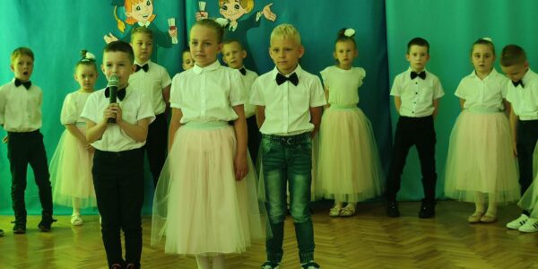 Uroczyste zakończenie roku szkolnego 2022/2023 grupy 6-latków w Przedszkolu Gminnym we Władysławowie