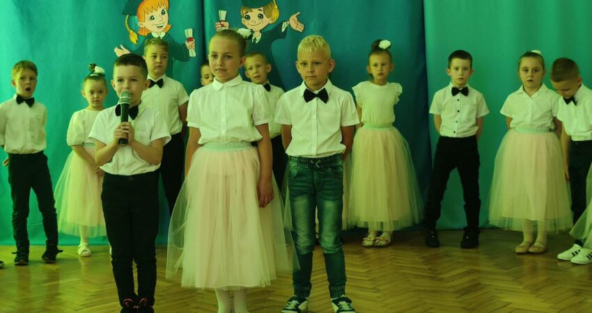 Uroczyste zakończenie roku szkolnego 2022/2023 grupy 6-latków w Przedszkolu Gminnym we Władysławowie